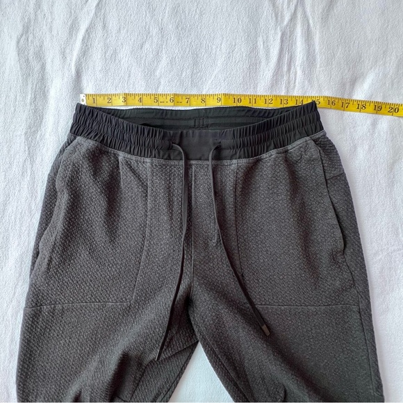 Lululemon Heathered Black At Ease Textured
Knit Jogger Pants Men’s Size L, EUC - Picture 6 of 7